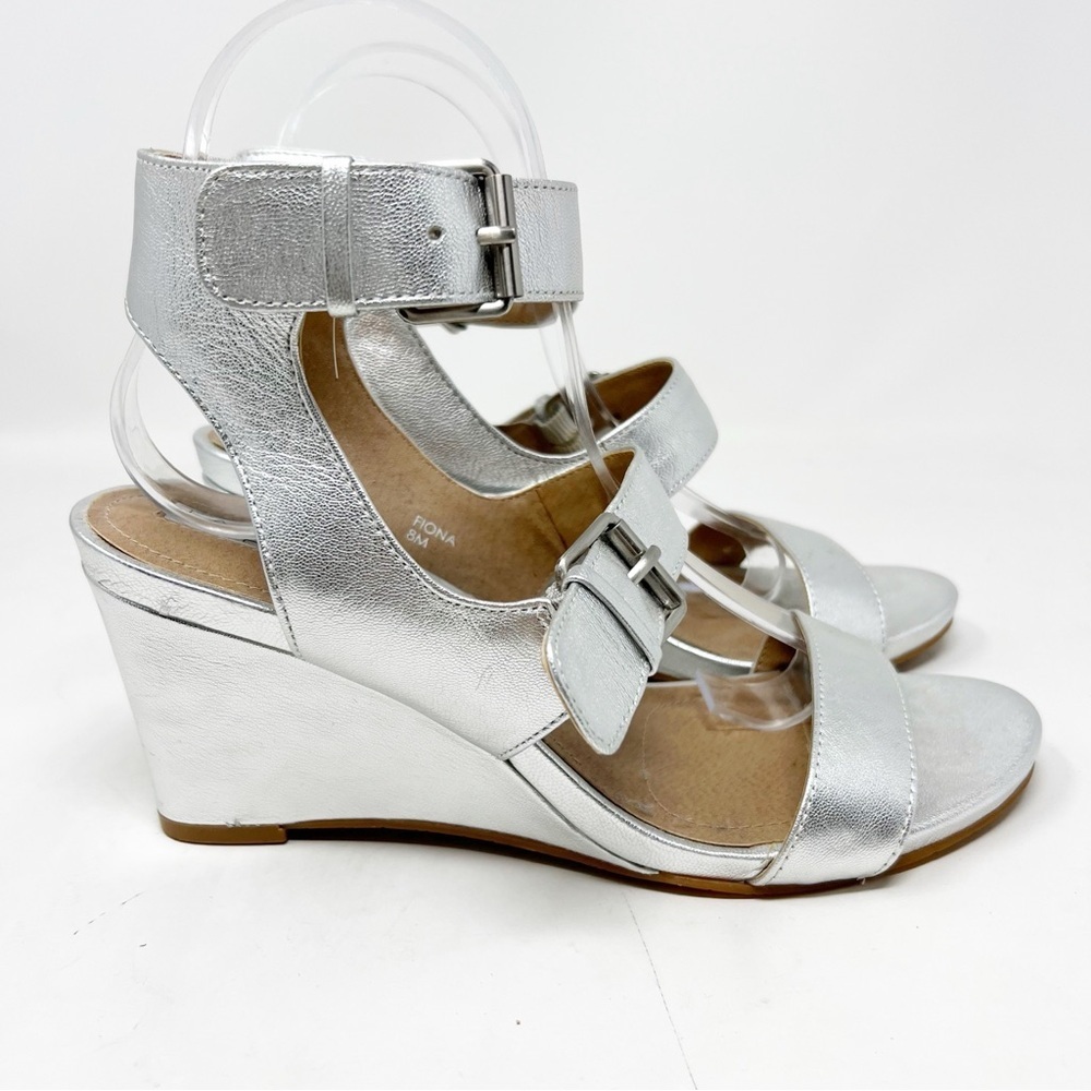 TAHARI SILVER FIONA WEDGE SANDALS WOMENS SZ 8